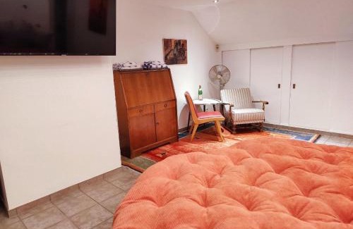 Ostheim House | Spacious & comfortable guestrooms w private bathrooms near Koelnmesse & Lanxess Arena, free parking, highspeed WiFi