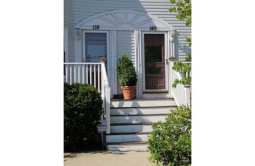 Edgewood Condo | Spacious Condo In Cranston/Providence Line - 2 Bed