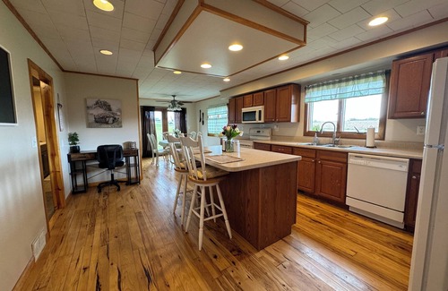 Markleton House | Spacious Country Home nestled in the Laurel Highlands on 3 acres of private land