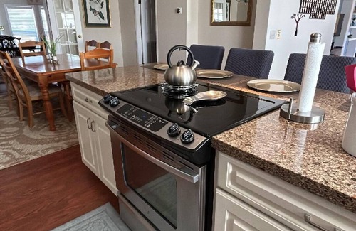 Lydia House | Spacious Cozy 4 BR Home w/Wi-Fi & Free Parking