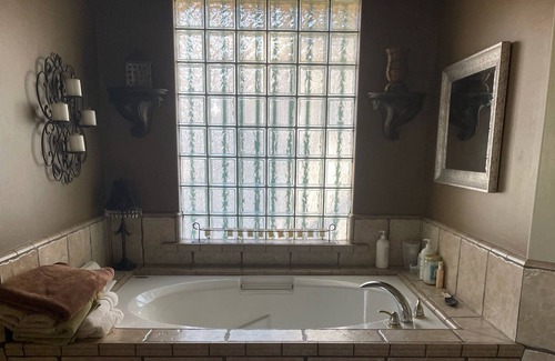 Rosedale House | Spacious Custom 4 BR King Beds with Swimming Pool, Outdoor Kitchen and Fire Pits