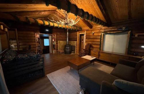 Boundary County House | Spacious, Custom-Built Log Cabin