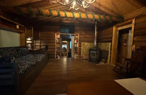 Boundary County House | Spacious, Custom-Built Log Cabin