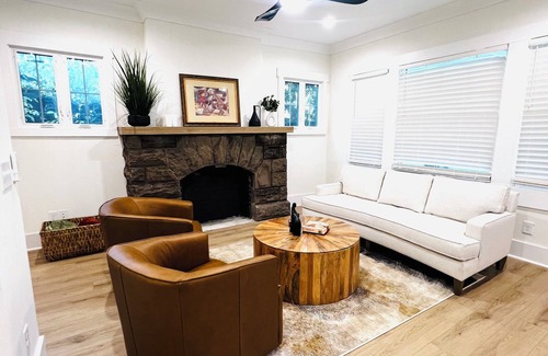 Norwood House | Spacious custom designed bungalow with 6 bedrooms & wifi in enjoyable Birmingham