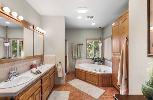 Cottonwood Cabin | Spacious Custom Family Home on Private Ranch