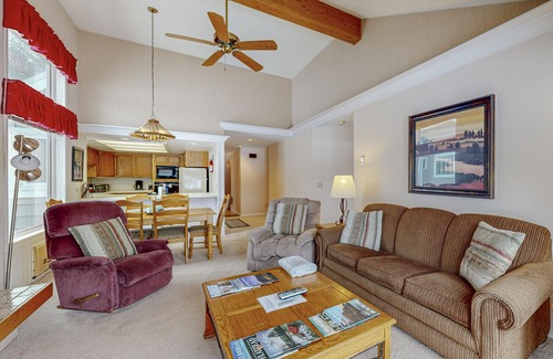 Bigfork House | Spacious Dog-Friendly Condo on the 7th Hole of Eagle Bend Golf Course