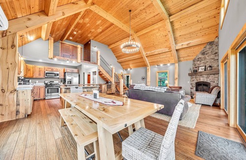 East Otto Ski Chalet | Spacious Ellicottville 5-bedroom 4-bath chalet with WiFi, AC