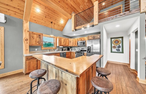 East Otto Ski Chalet | Spacious Ellicottville 5-bedroom 4-bath chalet with WiFi, AC