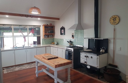 Dunsborough House | Spacious family friendly home walking distance to beach and town. Pet friendly.n