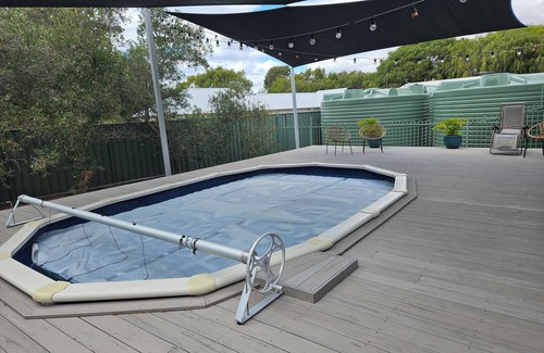 Dunsborough House | Spacious family friendly home walking distance to beach and town. Pet friendly.n