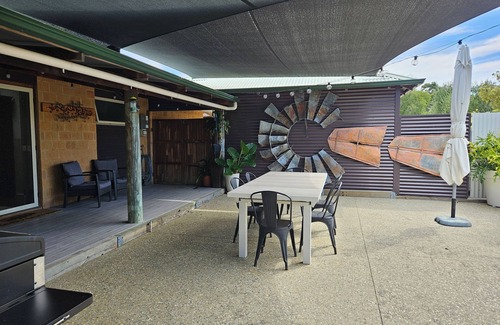 Dunsborough House | Spacious family friendly home walking distance to beach and town. Pet friendly.n