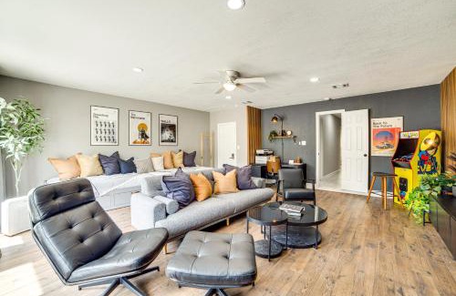 Original Town House | Spacious Family Home, 5 Mi to Galleria Dallas!