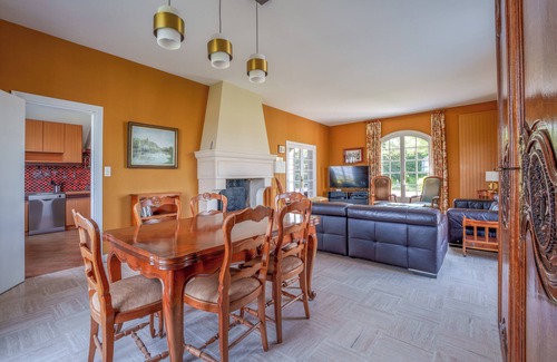 Brizay Cottage | Spacious family home in Brizay, Near Chinon and Azay-le-Rideau (Up to 15 Guests)