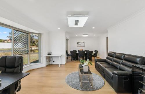Parkinson House | Spacious Family Retreat in Peaceful Parkinson