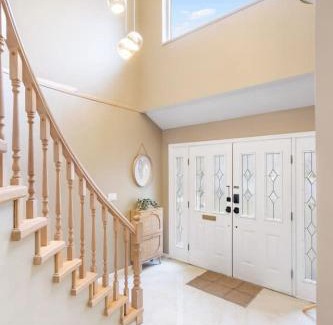 Marpole House | Spacious Family Retreat Central to YVR and Downtown