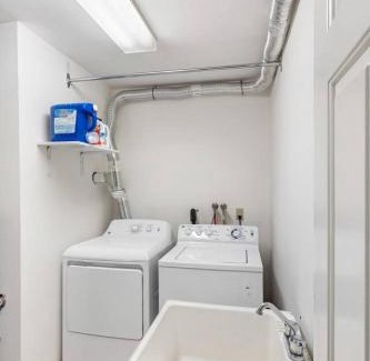 Marpole House | Spacious Family Retreat Central to YVR and Downtown