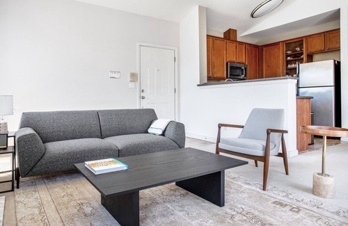 Central District Apartment | Spacious Fremont 2BR w/W/D, Pool, close to Lake & Shops, by Blueground