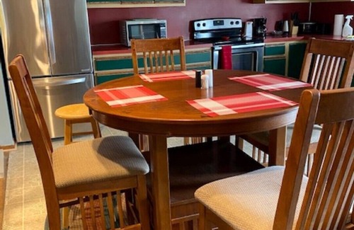 Port Clinton House | Spacious Getaway!