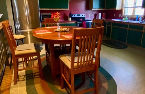 Port Clinton House | Spacious Getaway!