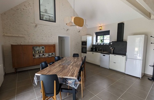 Huisseau-sur-Mauves Cottage | Spacious Gîte with Garden & Modern Decor in Scenic Centre Val de Loire