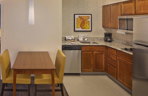 Avon Apartment | Spacious Good-Value Accommodation! 4 Cozy Units, Free Breakfast and Parking!