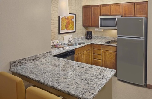 Avon Apartment | Spacious Good-Value Accommodation! 4 Cozy Units, Free Breakfast and Parking!