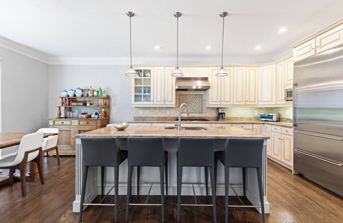 Quogue House | Spacious, Heated Pool, 2 Master Bedrooms close to Beaches, Shopping & Dining
