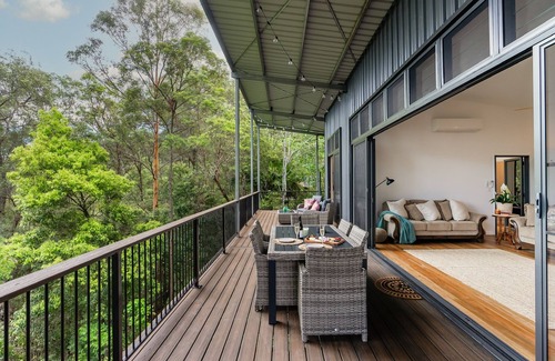 Hunchy House | Spacious Hinterland Property Gatherings near Montville sleeps 28