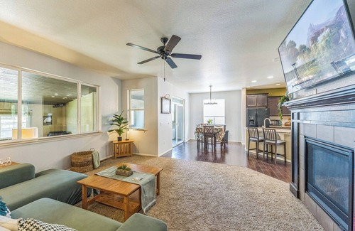 Brighton House | Spacious Home for Families + Near Denver