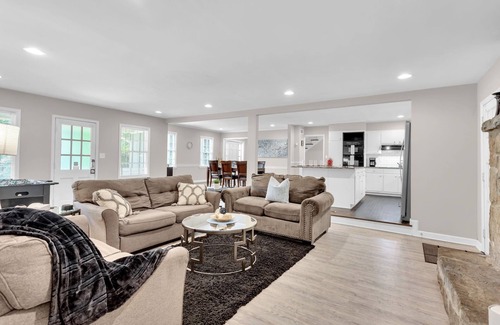 East Point House | Spacious Home HotTub BBQ SUMMER Pool-Close To Airport&Downtown & MonthlyDiscount