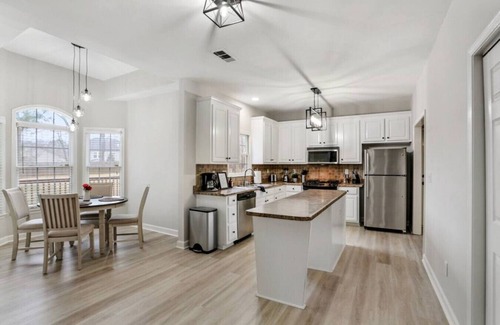 Mableton House | Spacious Home w/Pool Table Near ATL & The Battery