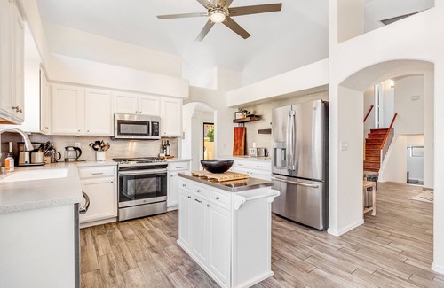 Oro Valley House | Spacious home with mountain views, grill, central air-conditioning, & free WiFi