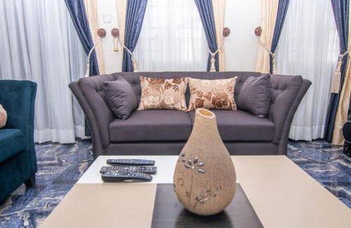 Lagos Apartment | Spacious & Homely 3BR Serviced Flat in Ogudu, Lagos - with less than 20min drive to/fro the International Airport