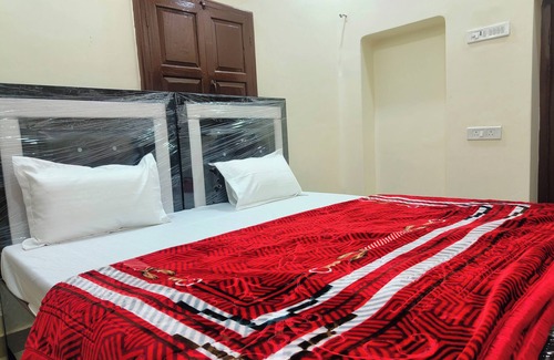 Varanasi Hotel | Spacious hotel in delightful Varanasi with fitness room, WiFi, AC