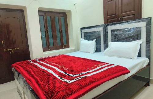 Varanasi Hotel | Spacious hotel in delightful Varanasi with fitness room, WiFi, AC