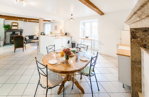 Le Crest House | Spacious house for your vacations between Lakes, Volcanoes and Heritage!