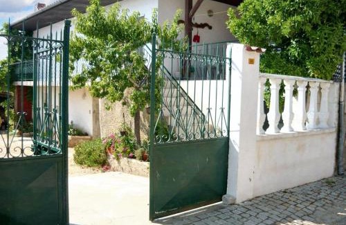 Macedo de Cavaleiros House | Spacious house in Bragança - shared garden - 120 m²