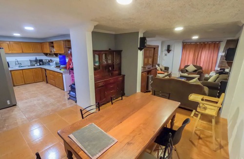 Cuenca House | Spacious house in front of a park (pet friendly)