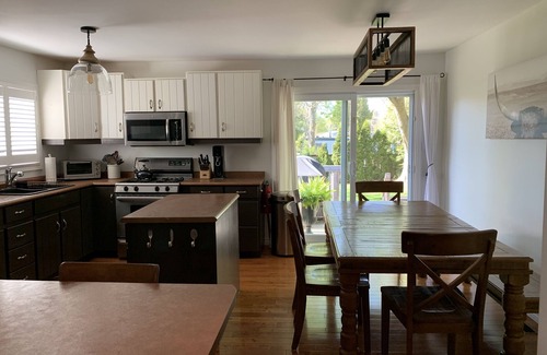 Lambton Shores House | Spacious house only 5 minutes walk down to Ipperwash beach (All inclusive)