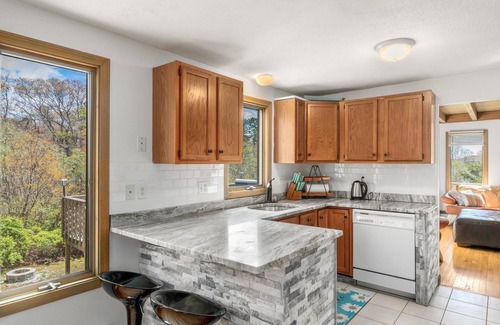 Teaticket House | Spacious House with Stunning Ocean Views