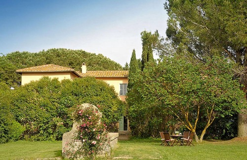 Pescia Romana Apartment | Spacious Italian Apartment w/Large Pool And NEAR BEACH
