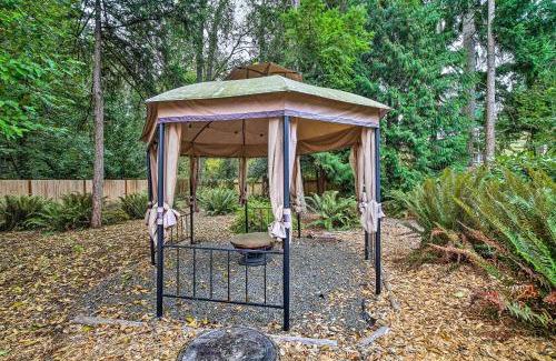 Kent House | Spacious Kent Getaway with Yard, Deck and Grill!