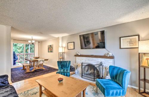 Kent House | Spacious Kent Getaway with Yard, Deck and Grill!