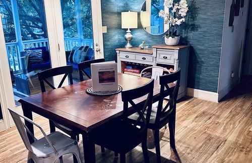 Norwood House | Spacious Lakehouse, Arcade Games, Huge Flat Yard, Premium Linens Included!