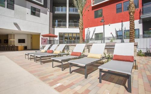 Warner Center Apartment | Spacious Large 2 bed Apt in Woodland Hills CA