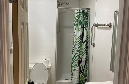 Delacroix Cabin | Spacious lodge with 6 bedrooms, 7 baths, WiFi and A/C Fishing charters available