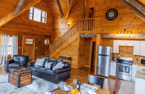 Oneonta Cabin | Spacious luxurious log cabin near Cooperstown NY
