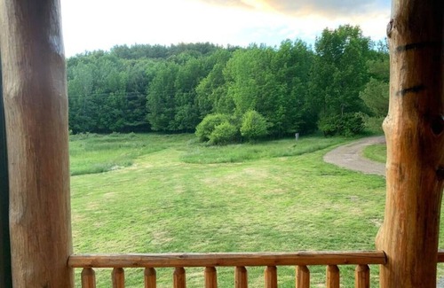 Oneonta Cabin | Spacious luxurious log cabin near Cooperstown NY