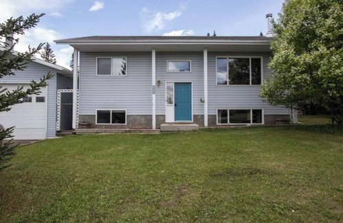 Brule House | Spacious Mountain View Retreat