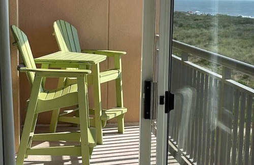 Midtown Ocean City Condo | Spacious, Ocean Front condo In Midtown OC, 2nd floor views with dunes and surf